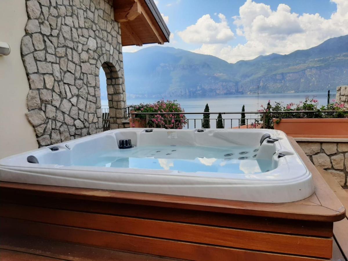 Bmp Apartment Deluxe 1 Jacuzzi Riscaldata Privata Vista Lago Di Garda Brenzone sul Garda Luaran gambar