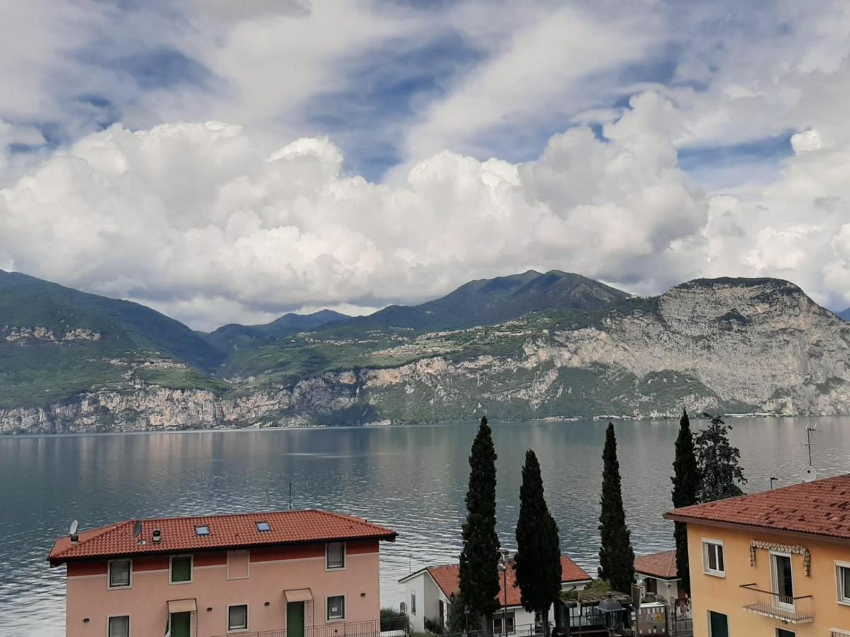 Bmp Apartment Deluxe 1 Jacuzzi Riscaldata Privata Vista Lago Di Garda Brenzone sul Garda Luaran gambar