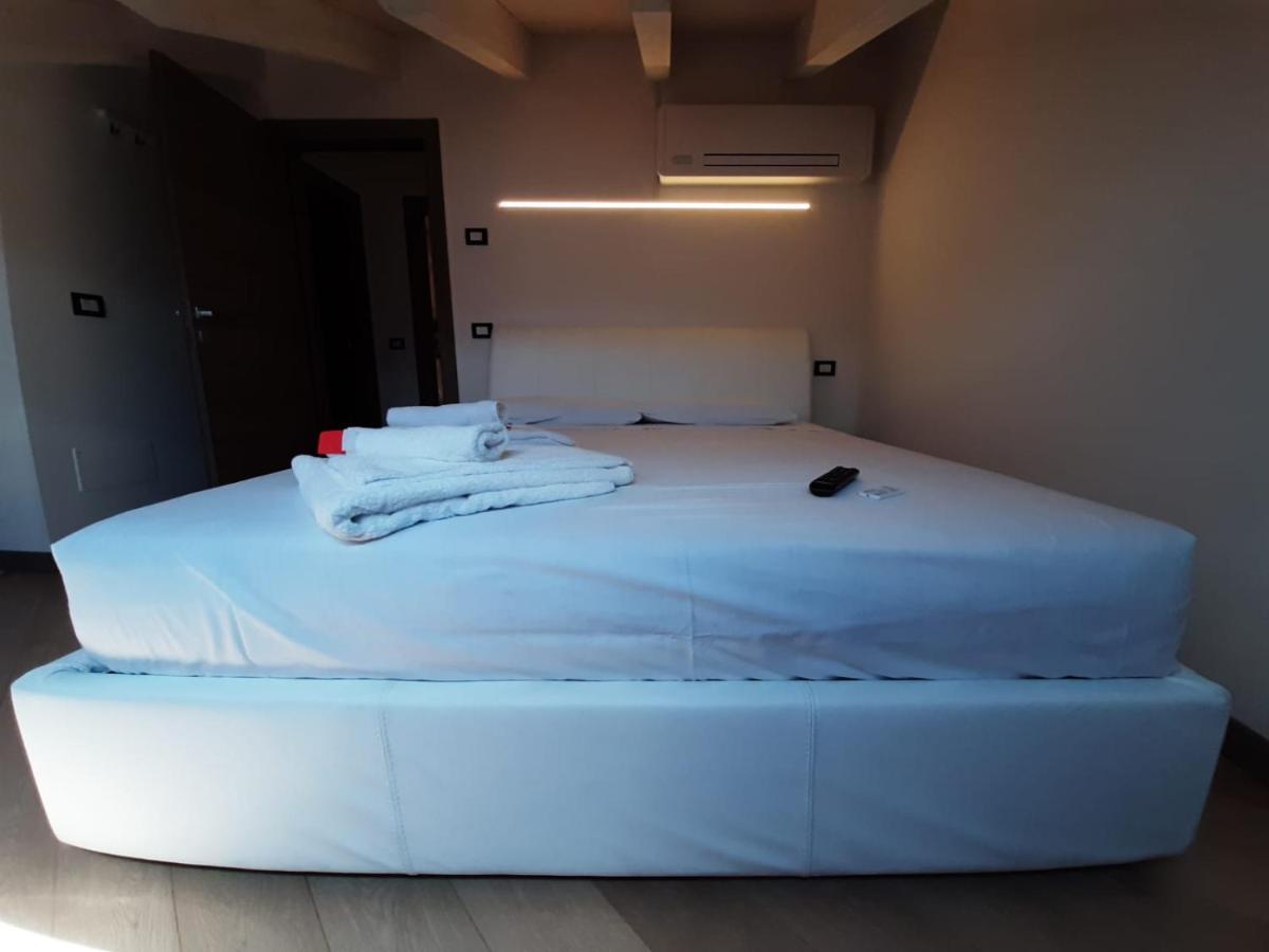 Bmp Apartment Deluxe 1 Jacuzzi Riscaldata Privata Vista Lago Di Garda Brenzone sul Garda Luaran gambar