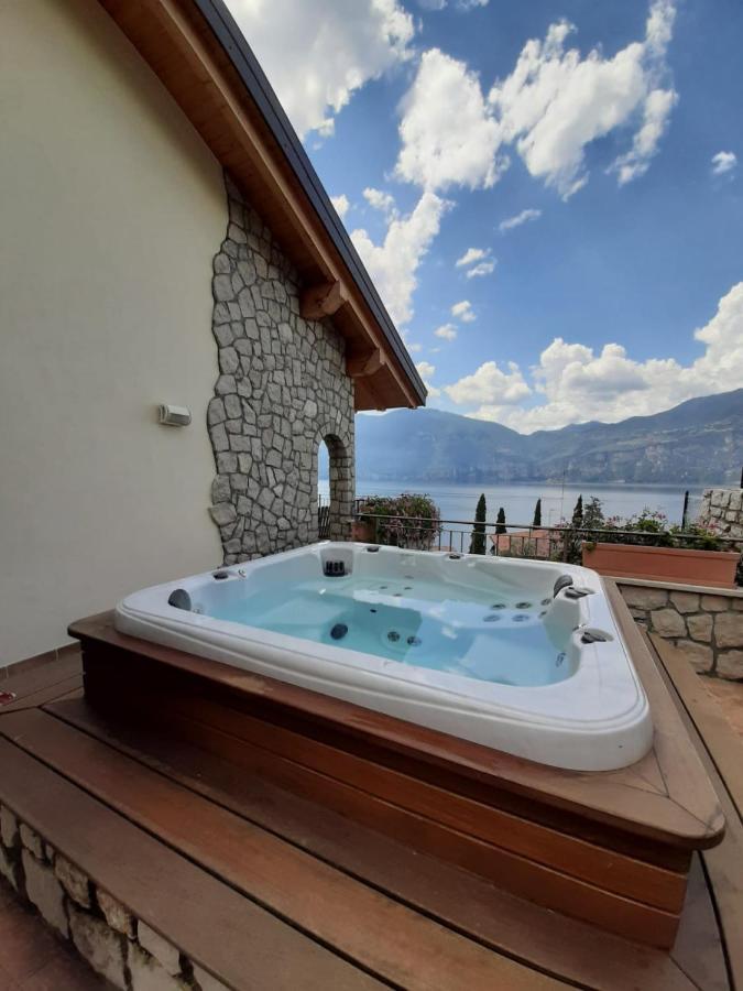 Bmp Apartment Deluxe 1 Jacuzzi Riscaldata Privata Vista Lago Di Garda Brenzone sul Garda Luaran gambar