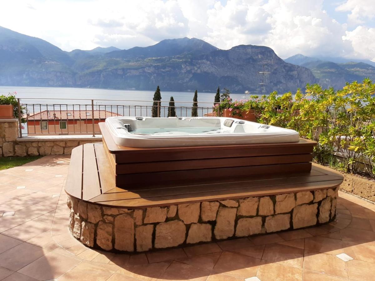 Bmp Apartment Deluxe 1 Jacuzzi Riscaldata Privata Vista Lago Di Garda Brenzone sul Garda Luaran gambar
