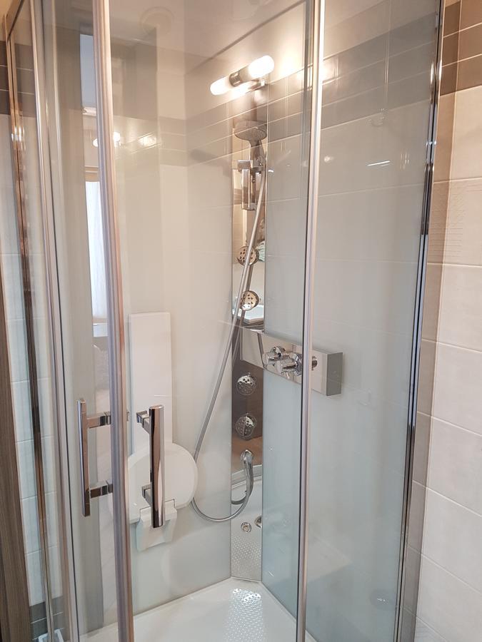 Bmp Apartment Deluxe 1 Jacuzzi Riscaldata Privata Vista Lago Di Garda Brenzone sul Garda Luaran gambar